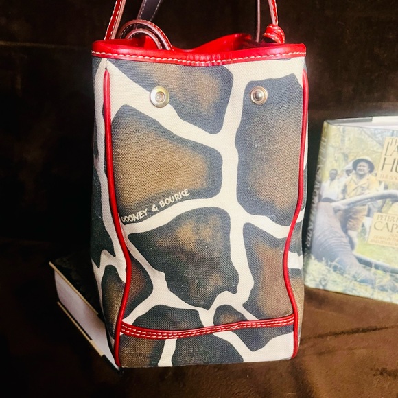 Dooney & Bourke Vintage Serengeti Collection Giraffe Print Tote - Picture 7 of 8